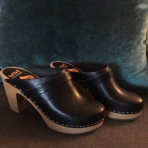 Swedish Hasbeens Black Sky High Clog